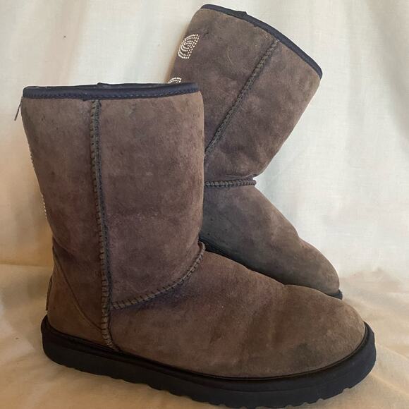 Uggs Sz 8 Gray Suede Faux Fur Lined Embellished w/crystal bows and logo - Picture 2 of 9